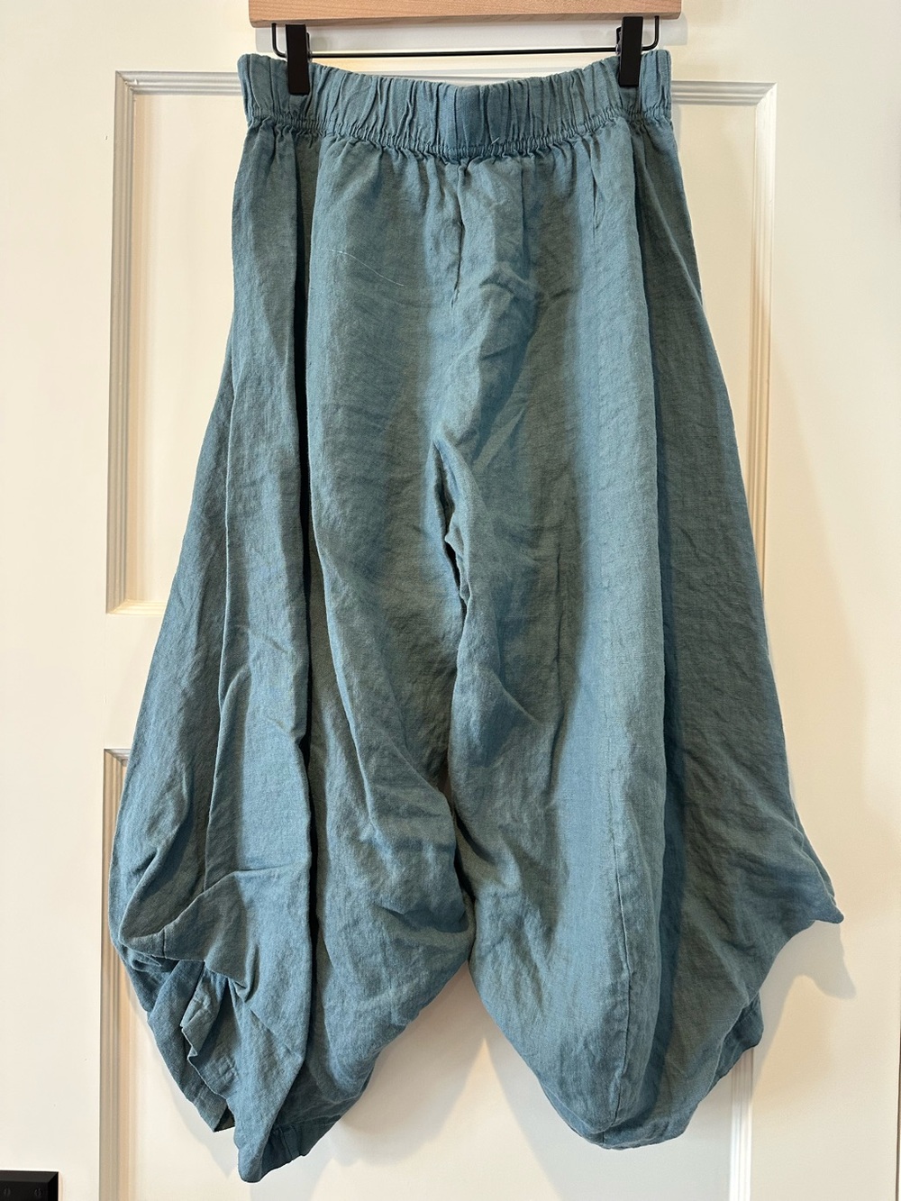 Bluefish Crop Linen Billow Pant in La Mer - Picture 3 of 6